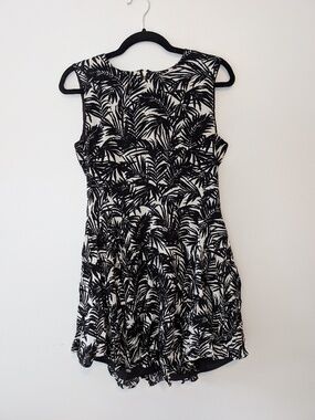 Cute and funky Guess dress with black and white palm trees